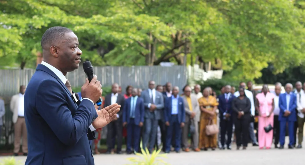 Pierre Matthieu Obame Etoughe annonce des parkings payants.