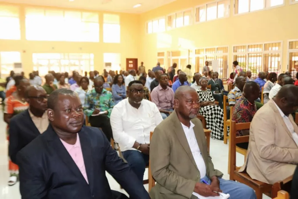 Les revendications portent sur les régularisations administratives et les vacations.