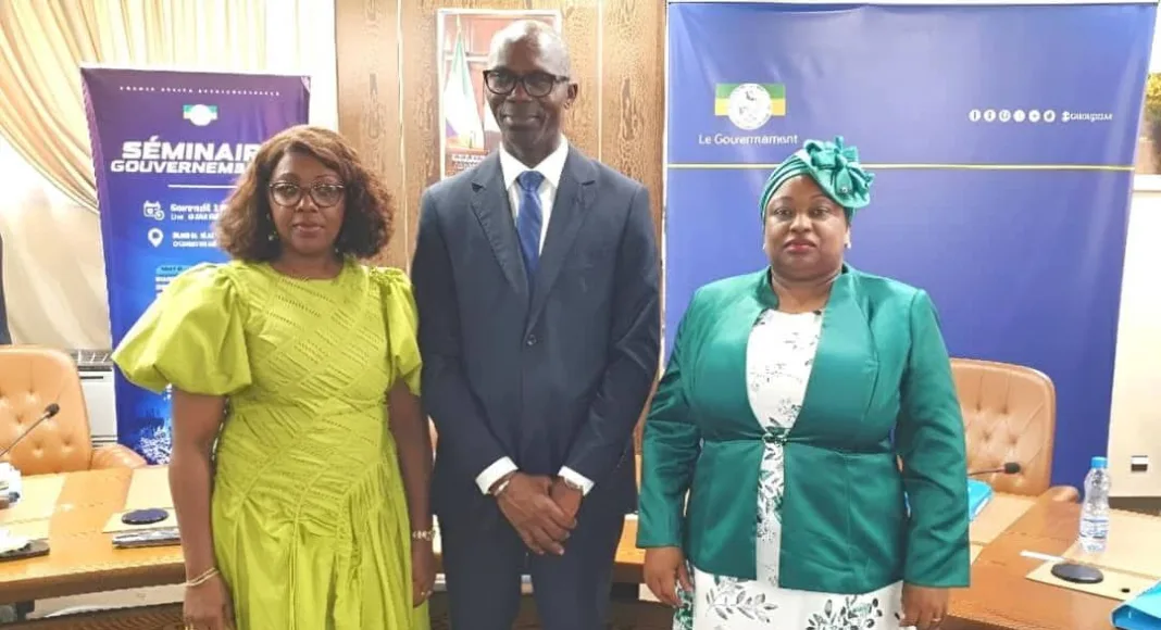 Front commun face à la crise: Laurence Mengue Me Nzoghe épouse Ndong, Thierry Minko et Camélia Ntoutoume Leclercqce 10 janvier 2026. L’équipe gouvernementale a acté une série de mesures d'urgence pour mettre fin à la grève des enseignants.