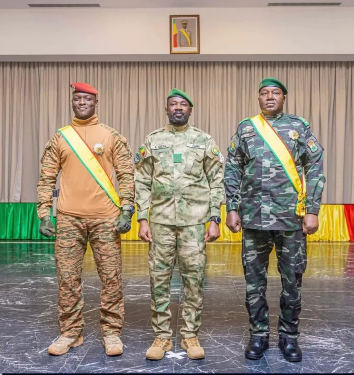 Les Trois Chefs d'État des trois trois pays constituant la Confédération des Etats du Sahel