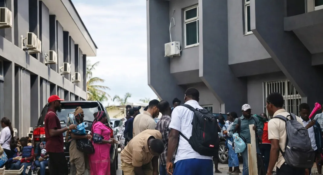 L’ENS bat le fer devant l’ANBG : six mois sans bourses, la coupe est pleine