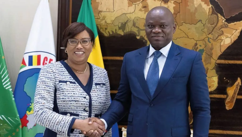Le président de la République, Brice Clotaire Oligui Nguema, reçoit l'Ambassadeur des États-Unis, Vernelle Trim Fitzpatrick, ce 13 janvier. Rappelée à Washington, la diplomate est venue présenter ses adieux officiels au chef de l'État et réaffirmer la solidité du partenariat économique entre les deux pays.