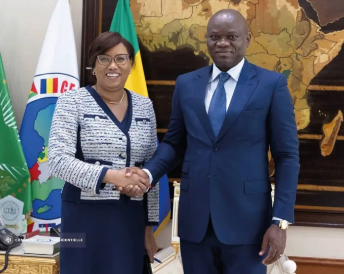 Le président de la République, Brice Clotaire Oligui Nguema, reçoit l'Ambassadeur des États-Unis, Vernelle Trim Fitzpatrick, ce 13 janvier. Rappelée à Washington, la diplomate est venue présenter ses adieux officiels au chef de l'État et réaffirmer la solidité du partenariat économique entre les deux pays.