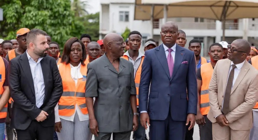 Le président de la République, Brice Clotaire Oligui Nguema sur le chantier de la CDC.