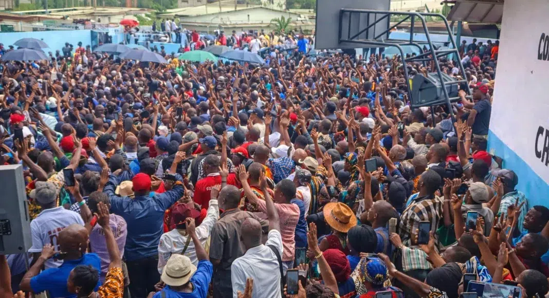 Marée humaine au plateau d'Awendje : les enseignants réunis en assemblée générale ce samedi 17 janvier ont opposé une fin de non-recevoir aux propositions du gouvernement, réaffirmant à l’unanimité leur volonté de poursuivre la grève jusqu'à l'obtention de solutions définitives