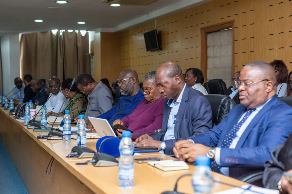 Interdiction d’importation : le Gabon prépare l’ère du poulet local 1 L’État appelle à l’implication du secteur privé pour réussir la transition vers une production locale.