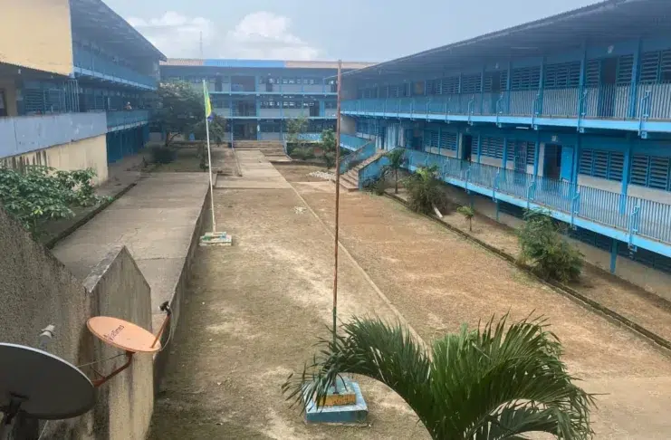 Lycée Jean Hilaire Aubame , ce lundi matin : le silence assourdissant des couloirs vides témoigne du mot d'ordre de grève largement suivi par les enseignants, malgré les appels à la reprise du gouvernement.