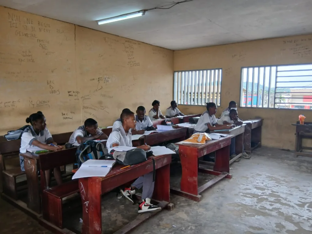 Reprise en demi-teinte au lycée Jean Hilaire Obame Eyeghe : entre doutes et salles vides 1 Reprise en demi-teinte au lycée Jean Hilaire Obame Eyeghe : entre doutes et salles vides