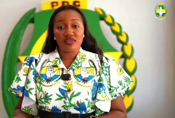 Frédérique Eyang Beyeme, porte-parole du Parti Démocratique Gabonais (PDG), lors de la lecture du communiqué officiel relatif à la crise de l'Éducation nationale, le 22 janvier 2026 à Libreville