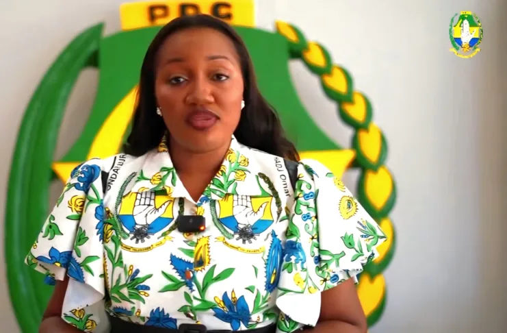 Frédérique Eyang Beyeme, porte-parole du Parti Démocratique Gabonais (PDG), lors de la lecture du communiqué officiel relatif à la crise de l'Éducation nationale, le 22 janvier 2026 à Libreville