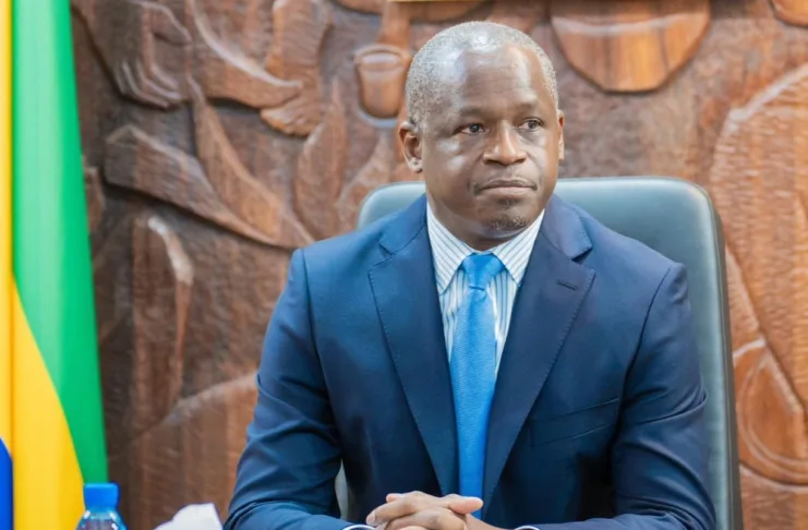 Le Vice-Président du Gouvernement, Hermann Immongault, présidant la séance de travail ce lundi 26 janvier. Au cœur des discussions : la recherche d'un compromis durable pour mettre fin à la grève des enseignants