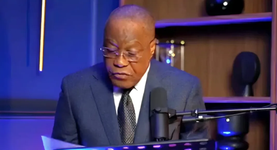 Le professeur Albert Ondo Ossa lors de son allocution du 25 janvier, où il a dressé un bilan critique de la situation sociale et politique du Gabon.