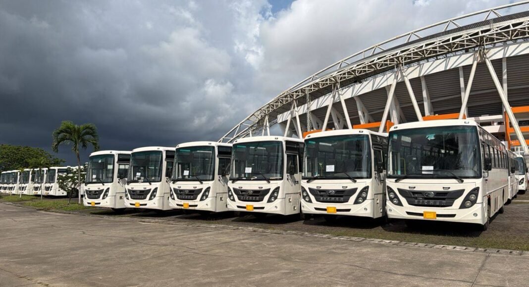 le Gabon accueille plus de 100 nouveaux bus destinés à renforcer le réseau de la Sogatra.