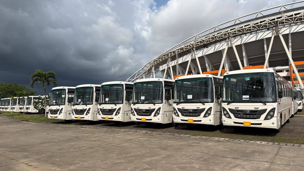 le Gabon accueille plus de 100 nouveaux bus destinés à renforcer le réseau de la Sogatra.