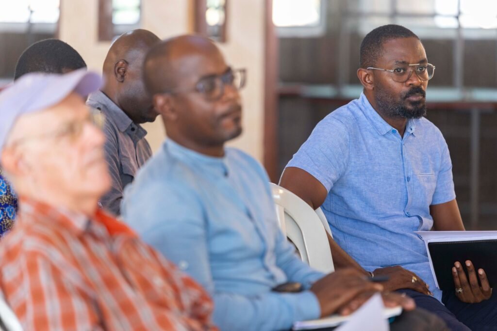 Gabon : Tony Simard dévoile un clavier virtuel pour les langues africaines à Libreville 1 Gabon : Tony Simard dévoile un clavier virtuel pour les langues africaines à Libreville