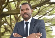 Gabon : Noël Bertrand Boundzanga rend hommage aux enseignants le jour de son anniversaire Noël Bertrand Boundzanga, un hommage aux Enseignants qui marque leur importance au sein de la société.