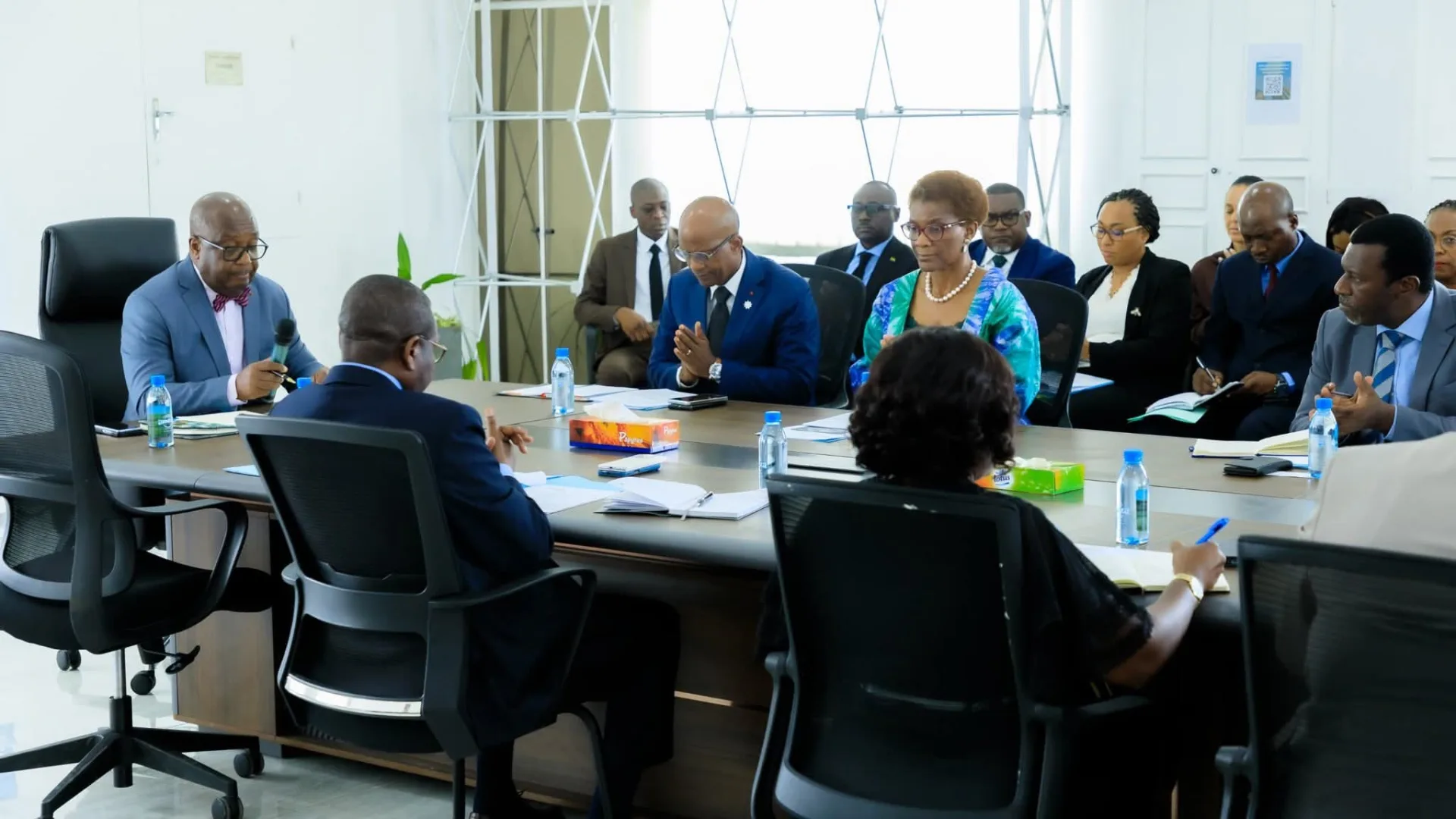 Le ministre de l’Intérieur, Adrien Nguema Mba, préside les échanges sur la fermeture de la décharge de Mindoubé et le projet du CTVD de Nkoltang.