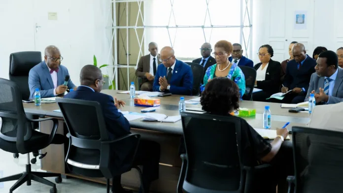 Le ministre de l’Intérieur, Adrien Nguema Mba, préside les échanges sur la fermeture de la décharge de Mindoubé et le projet du CTVD de Nkoltang.