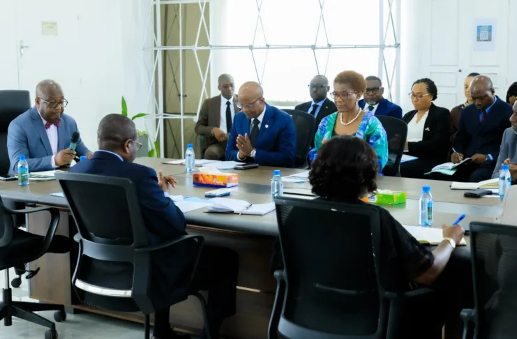 Le ministre de l’Intérieur, Adrien Nguema Mba, préside les échanges sur la fermeture de la décharge de Mindoubé et le projet du CTVD de Nkoltang.