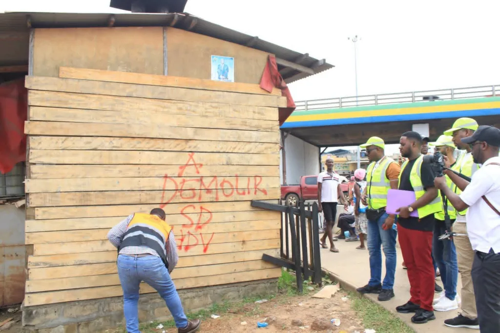 Gabon : la mairie de Libreville en guerre contre l’occupation anarchique du domaine communal 1 La mairie poursuit la libération du domaine communal.