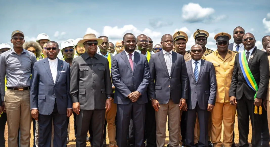 Un chantier prévu sur 48 mois, exécuté simultanément sur deux sections pour accélérer la mise en service de l’ouvrage.