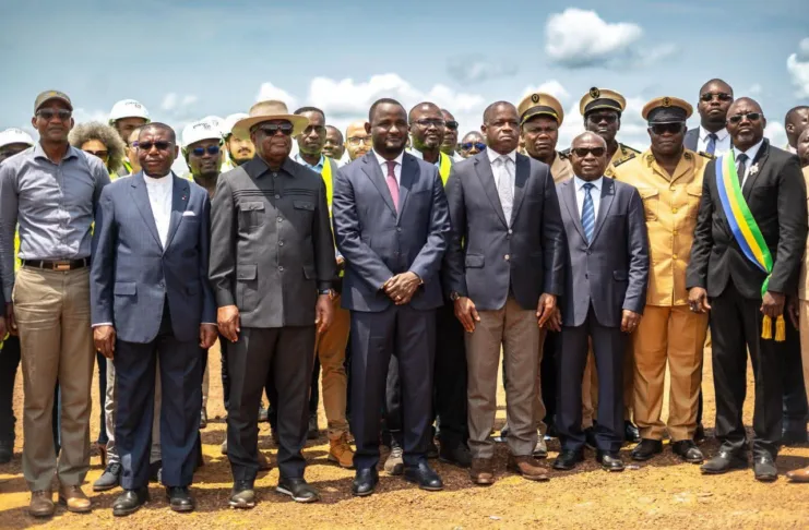 Un chantier prévu sur 48 mois, exécuté simultanément sur deux sections pour accélérer la mise en service de l’ouvrage.