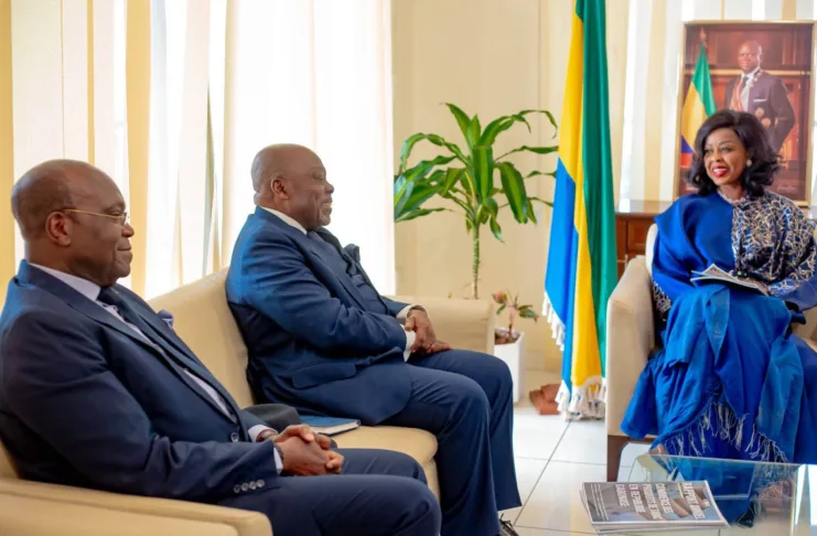 Gabon : Zenaba Gninga Chaning échange avec le PDG du GIE sur le marché du tabac