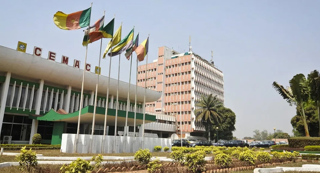 En proie à de sérieuses difficultés financières, la CEMAC annonce la suspension provisoire de certaines de ses activités, dans l’attente de solutions durables.