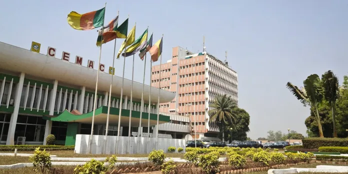 En proie à de sérieuses difficultés financières, la CEMAC annonce la suspension provisoire de certaines de ses activités, dans l’attente de solutions durables.