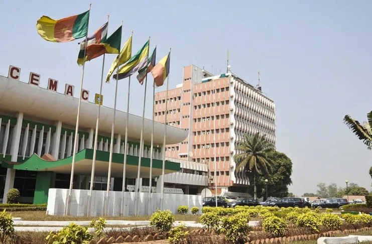 En proie à de sérieuses difficultés financières, la CEMAC annonce la suspension provisoire de certaines de ses activités, dans l’attente de solutions durables.