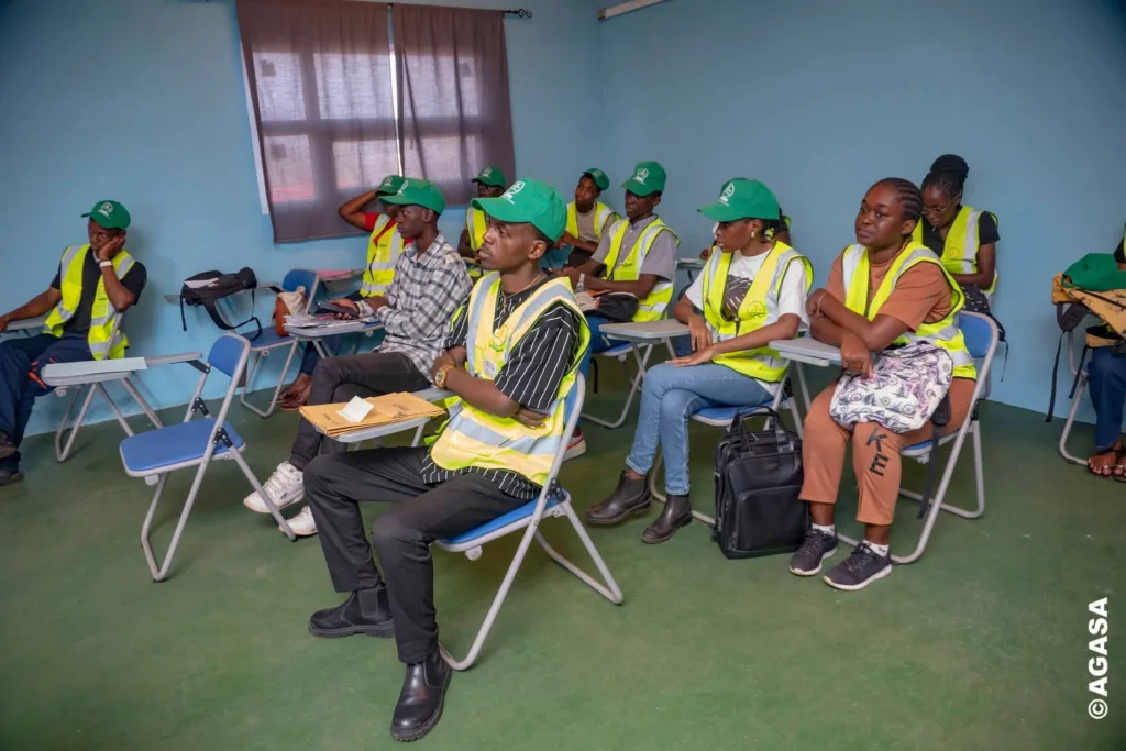 Gabon : A Port-Gentil, l’AGASA mise sur les étudiants pour sécuriser l’assiette des citoyens 1 Des étudiants de l’Université de Port-Gentil participent à la cartographie des opérateurs économiques du secteur alimentaire.
