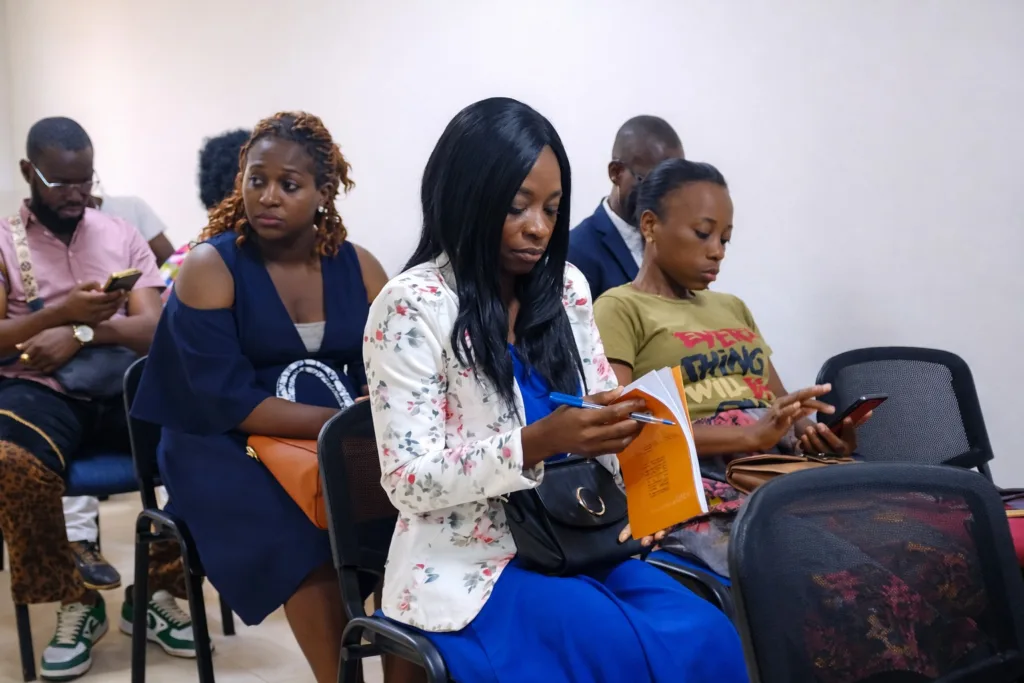 Gabon : La FETRAG sonne la fin des chefferies syndicales par les élections professionnelles 1 Des journalistes à l’espace PMI de Libreville lors de la conférence de la FETRAG.