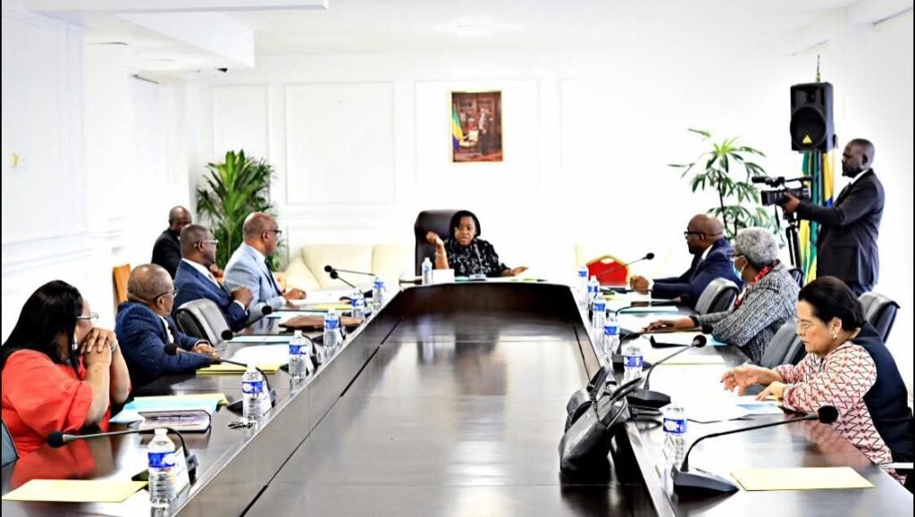 Gabon : Le Sénat en ordre de marche pour sa rentrée parlementaire 1 Le Règlement intérieur au cœur des échanges, pour garantir un démarrage fluide et structuré des travaux parlementaires.