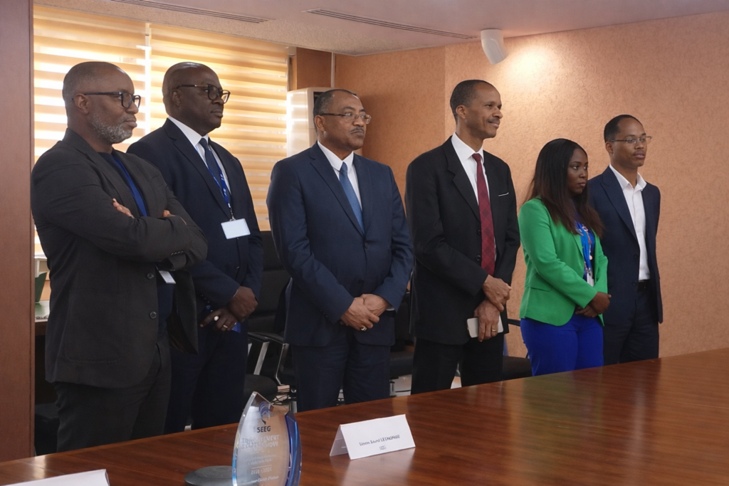 Gabon : La SEEG et SUEZ s’unissent pour que « chaque goutte d’eau compte » 1 Chaque goutte compte : un engagement concret pour améliorer la distribution d’eau dans le Grand Libreville.
