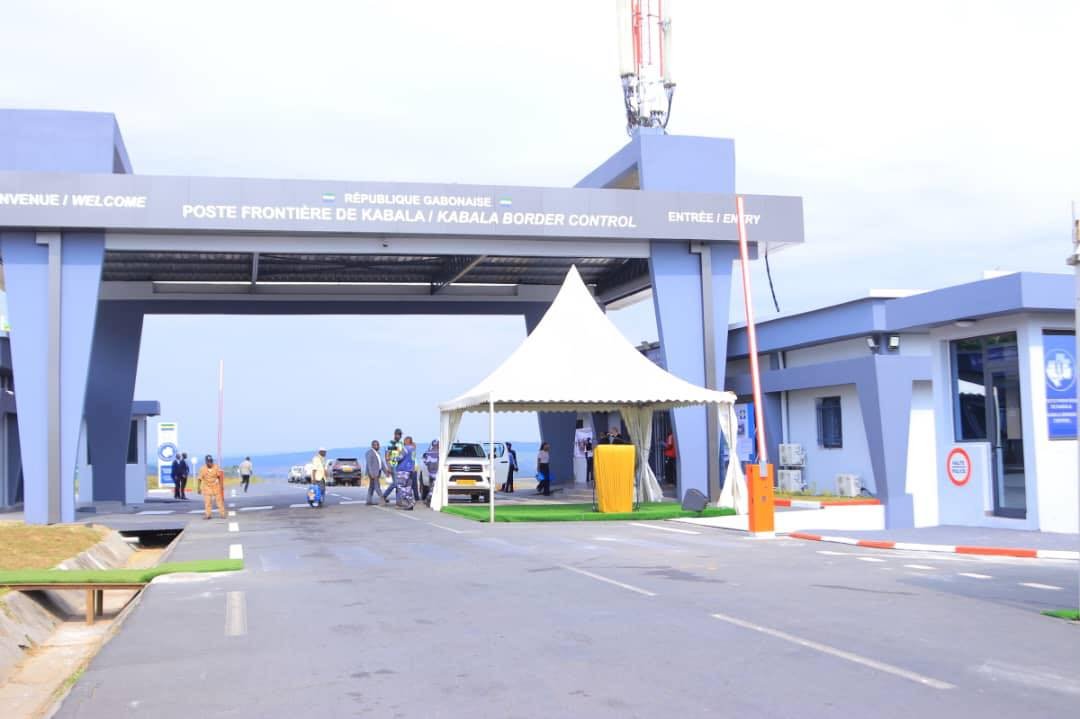 Un complexe moderne de près de 870 m² ne se contente pas de renforcer le contrôle migratoire.