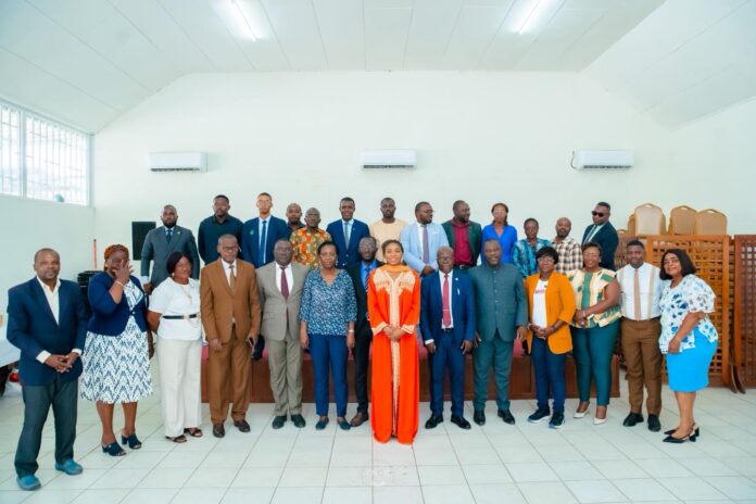 Photo de famille à l'issue la commission d’attribution et de renouvellement des chambres du campus ce jeudi 19 mars.