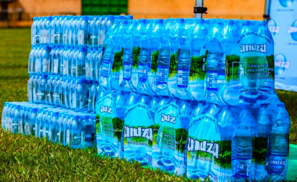 Gabon : Sobraga désaltère le National-Foot avec 3 000 packs d'eau 1 Gabon : Sobraga désaltère le National-Foot avec 3 000 packs d'eau