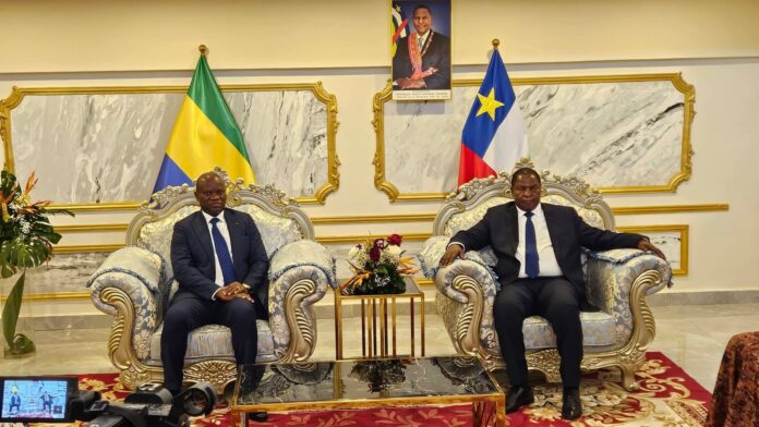 Oligui Nguema aux côtés de Touadera pour une investiture historique