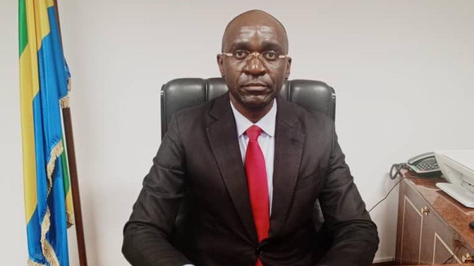 Geoffroy Foumboula Libeka Makosso a clarifié ses propos polémiques sur les réseaux criminels, tout en présentant ses excuses au corps judiciaire.