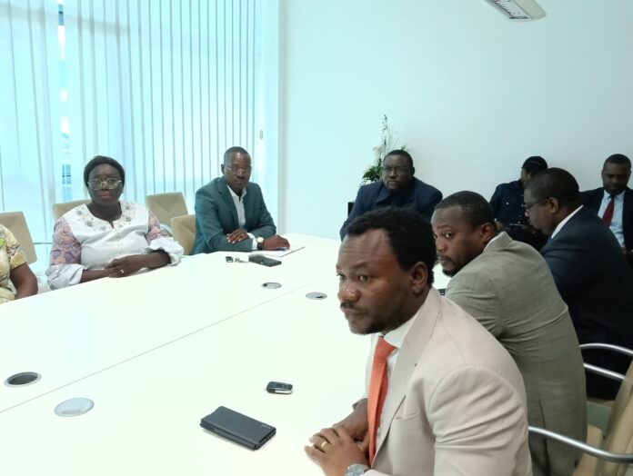 Les agents de la Direction générale des Impôts lors de leur assemblée générale ce mercredi 04 mars.
