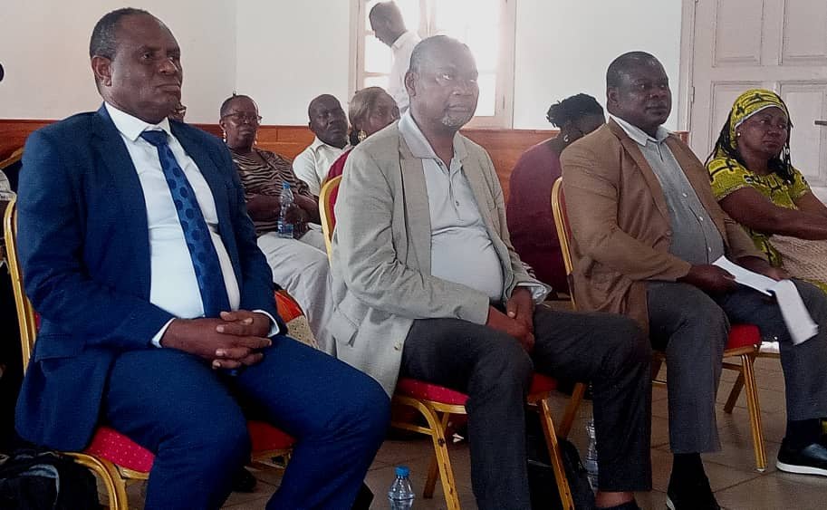 Gabon : Le SIENFP sort du silence pour tenter de « sauver l’année scolaire » 1 Les dysfonctionnements administratifs et la lenteur des traitements de carrière fragilisent le système.