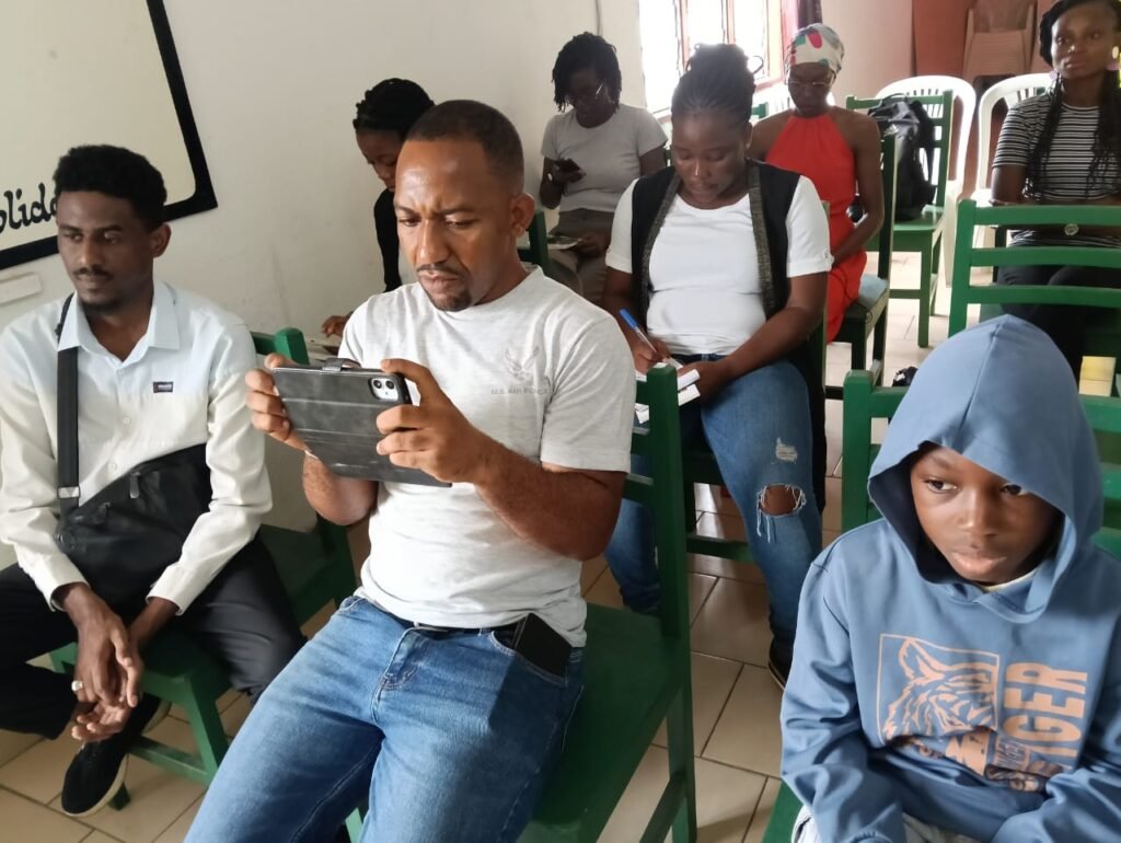 Gabon : Okoumba Nkoghe explore les cycles de la vie avec « Ebarlare » 2 Gabon : Okoumba Nkoghe explore les cycles de la vie avec « Ebarlare »