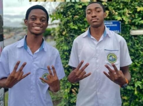 Les deux élèves de leur vivant.