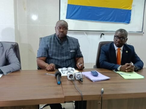 Gabin Zogo Mintsa, le Dr Axel Nguema Edou et Darneau Essia Ndong