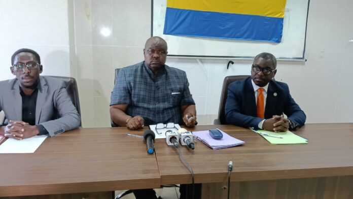 Gabin Zogo Mintsa, le Dr Axel Nguema Edou et Darneau Essia Ndong