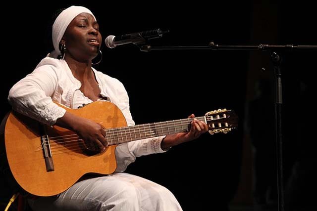 Annie Flore Batchiellilys en concert : Tchibanga au cœur d’une rencontre exceptionnelle 1 Annie Flore Bachiellilys, @Archives