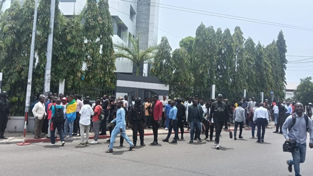 Gabon : La marche de la discorde contre la Fégafoot étouffée par la police à Libreville 1 Les forces de l'ordre ont empêché la marche.