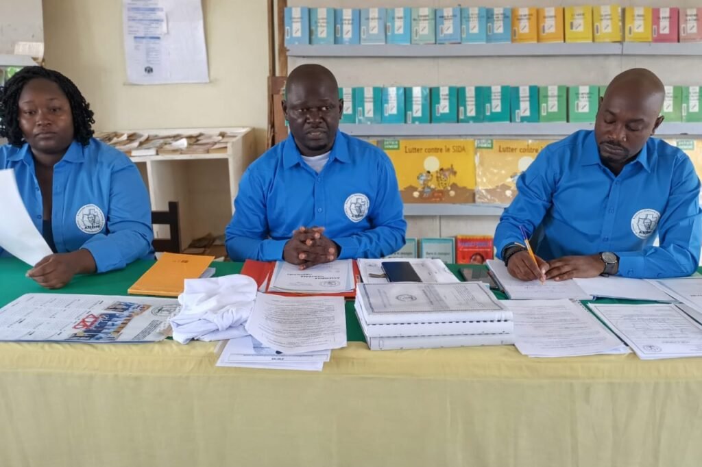 Gabon : l’ANEHG tient son assemblée générale et plaide pour une harmonisation de l’enseignement de l’histoire-géographie 1 Gabon : l’ANEHG tient son assemblée générale et plaide pour une harmonisation de l’enseignement de l’histoire-géographie