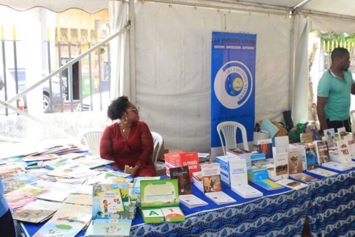 Le livre tente de retrouver sa place auprès des nouvelles générations. ©gabonclic.info