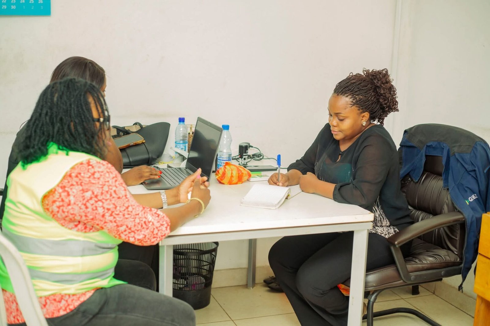 Des agents de l’OGAPI en mission de contrôle dans la Zone d’Investissement Spéciale de Nkok. ©gabonclic.info